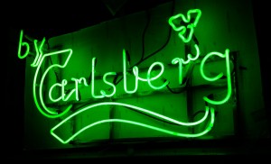 logo Carlsberg tub neon verde   